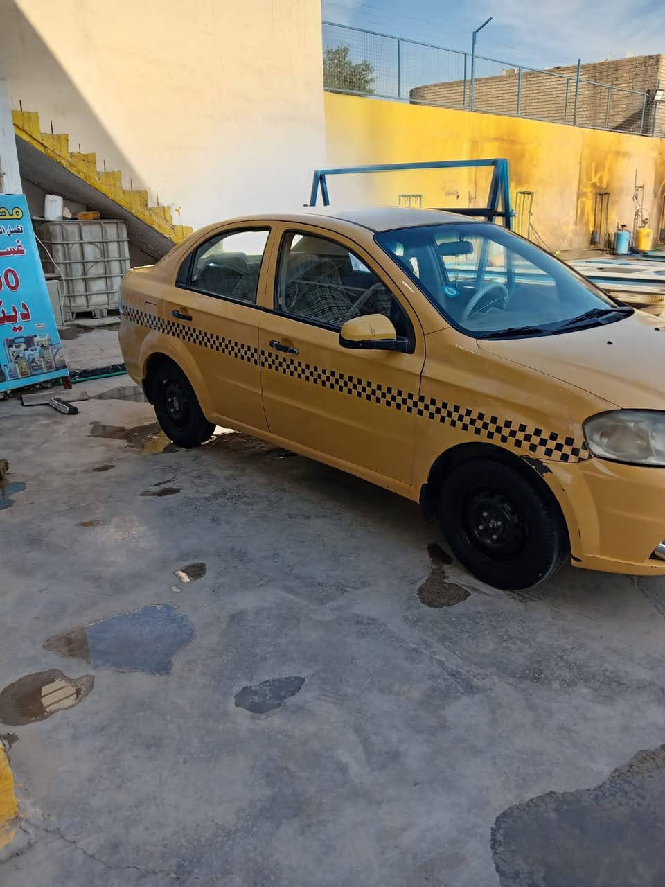 السلام عليكم افيو صفره لبيع نضيفه سياره خير من الله او امروس  بيه باب وجملغ موديل 9  رقمي ***********
