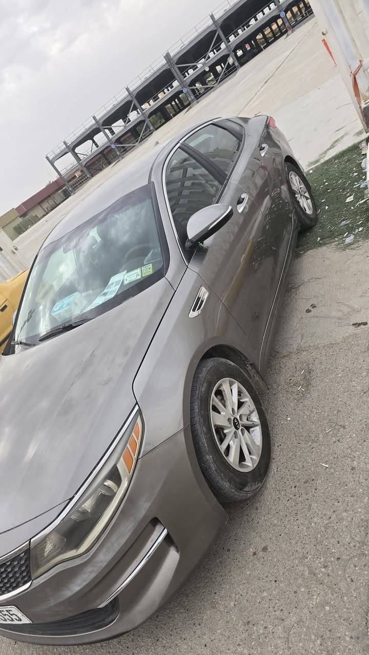 كيا اوبتيما 2018 وارد امريكي حادثها بس بنيد نفسه مرجع باقي السياره مكفوله السونار مرفق مع الصور مكينه 2400 مكينه كير مكفولات مامفتوح ولا برغي بيها السعر 135 بيها مجال قليل حك الجيه للاستفسار اكثر التواصل على رقم *********** مكان السياره ناصريه مركز
