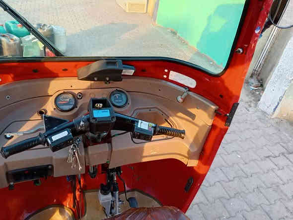 سلام عليكم تكتك موديل 18 للبيع اوراق كامله شركه المصطفى شرط الترقيم مامعمره لا دوسات ولاكاعيات مثل ما موضح بل فيديو عنوان بغداد حريه للاستفسار الاتصال على الرقم ***********
