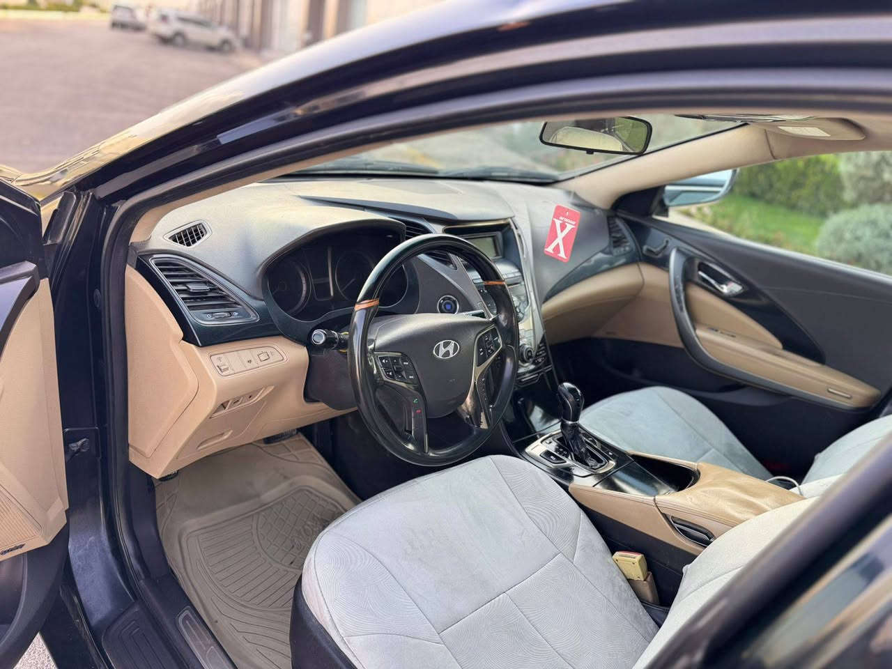 سلام عليكم ازيره خليجيه ٢٠١٢ فول مواصفات السونار مرفق بالصور تحويل مباشر مكانها بغداد سعرها ١٠٥ للاتصال ***********

