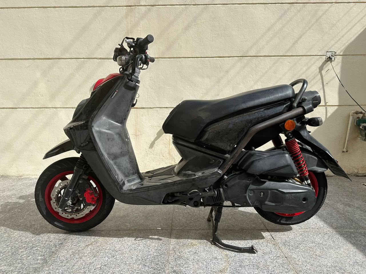 السلام عليكم دراجه سكنس جبلي جديده  بمعنه مكفوله الكلمه ماصارله اهواي من نازله من رمبه مختمه ختم واخد كفر وسوادات ملاح يخبل بعد احله من الصور تيرات جددد وكله شغاله الدراجه
مكاني المحموديه 
السعر واحد١٥٠ وبيه مجال قليل
رقمي ***********
