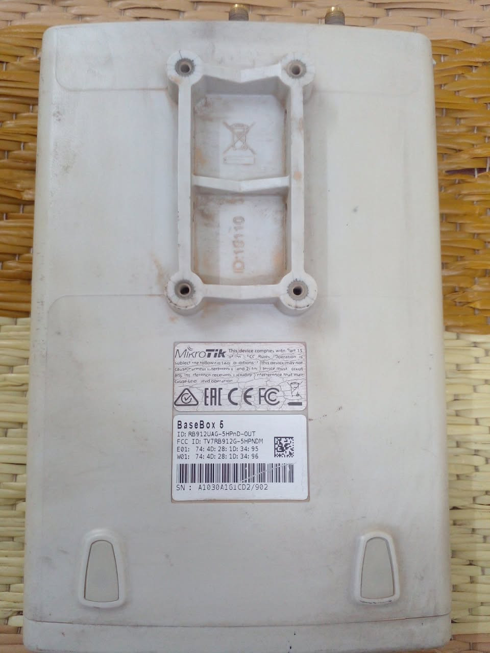 السلام عليكم غراض انترنيت للبيع قيم السعر اذا تفيدك في عملك ويصير خير المكان بغداد للاستفسار الاتصال بالارقام التالية *********** او *********** 
١. دش ٣٢ هيبر لنك عدد ١
٢. دش ٢٦ عدد ١
٣. راوتر بورد مايكروتك ٩١٢ عدد ١
٤. سويج هاب سويج نوع tp بورت عدد ١٦ عدد ١
٥. انجكتر ١ كيكا اصلي عدد ٤ 
٦. محولة ٢٤ اصلي عدد ٤
كل الاجهزة نظيفة وضمان شهر
