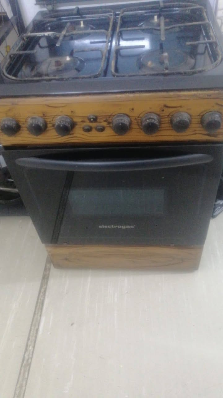 طباخ للبيع اربع عيون نضيف مثل ماواضح بل صوره السعر 75 وبيه مجال شرط كلو شغال شرط***********
