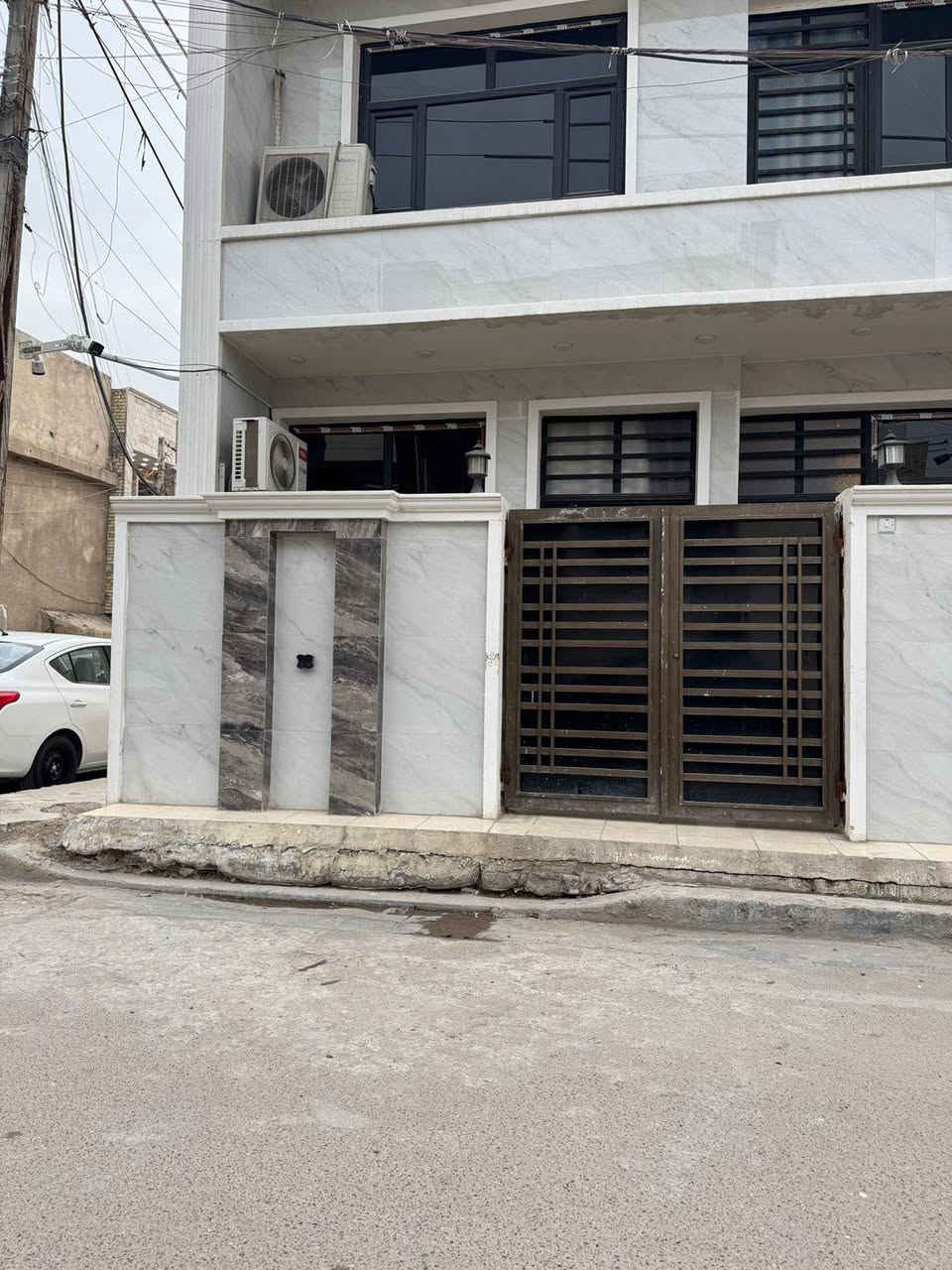 السلام عليكم
دار للايجار 🔥🔥

المساحه /75 متر / ركن

يحتوي ع /3غرف نوووم +صحيات عدد ٢
وسقبال ومطبخ ومناور

سعر الإيجار / 650 قفل

العنوان حي الجهاد ديوان المخابرات خلف الشارع العاام

الاستفسار ***********
