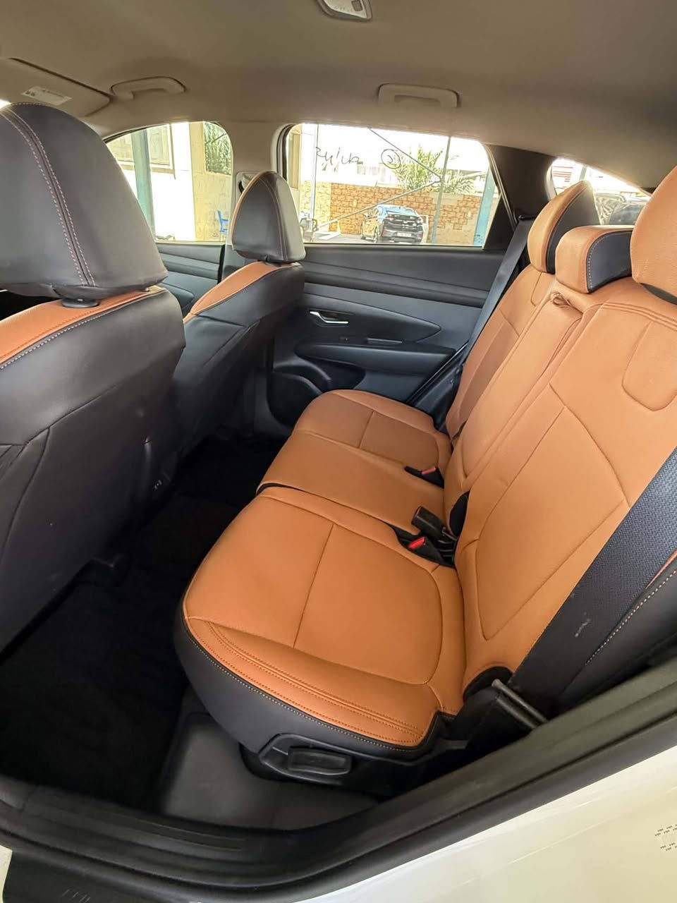 HYUNDAI TUCSON 2025
بدون تبديل بدون دواخل بدون أيرباك 

🏁🏁🏁🏁🏁🏁🏁🏁🏁
⬜️◻️▫️⬜️◻️▫️⬜️
المسافة المقطوعة : 10000🚶
حجم المحرك:  2.5💪🏻
عدد الاسطوانات : 4 سلندر
اللون : ابيض صبغ أقل ربع جنطه 
باقي كفاله ليبر واحد 
🏁🏁🏁🏁🏁🏁🏁🏁🏁
⬜️◻️▫️⬜️◻️▫️⬜️
🚗🚗🚗🚗🚗🚗🚗
🚗🚗🚗🚗🚗🚗🚗
الإضافات : 
بصمة تشغيل  👈🏻
دفع رباعي 💪💪
اوتو هولد 🅰️
هاند بريك بصمة 
رادار أمامي 🚨
مانع تصادم  ⚠️
نقطة عمياء 🚨
إضاءة LED💡
ويل كب 🛞
شاشة تحكم لمس📺
اندرويد اوتو🤖
ابل كار بلاي🍏
خرائط 🗺️🧭
دخول ذكي🚪
***********

مكان السيارة بابل 
 |
