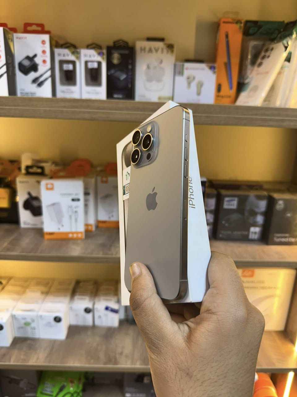 السلام عليكم
للبيع ايفون 15 برو ماكس ذاكرة 256 بطارية 86% بلادي لا مفتوح ولا مصلح عربي شرق اوسط الجهاز اعتبره فاتحة من الباكيت من كد ما نضيف العنوان بغداد اليوسفية حي الشهداء مركز الأمير مركز الامير للهواتف  
للاتصال:***********
