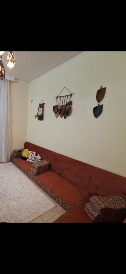 السلام عليكم ، للبيع ديوان عربي مصمم لغرف بسماية على شكل حرف L وكوشات عدد ٤ وطابورية خاصة بالديوان السعر ٩٥ الف فقط  
وبي مجال بسيط .
الاستفسار على الرقم 
واتساب***********
