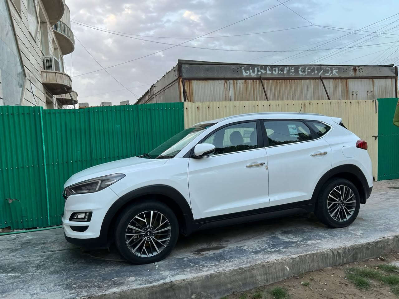 توسان 2019 خليجي مكفول ماشيه 90 السعر 190 اتصال *********** مكاني بغداد الجديده
