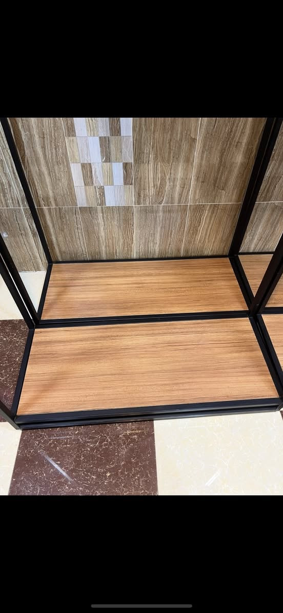 السلام عليكم 
للبيع
 استاندات جديد مستخدم شهرين 
عدد( 4 )قطع كل ستاند ارتفاعة مترين عرض متر و20 سم ( سعر القطعه 250 الف)
ملاحظة ملكانات ماعندي   
للاستفسار ***********
***********
