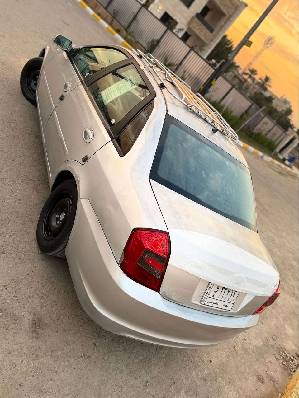 السلام عليكم 
📌ليفان 520 موديل 2012 
📍كير ومكينه خير من الله 
📍صدر امامي خلفي جديد 
📍كهربائيات كلها شغاله 
📍تبريد ثلج ❄️ 
📍تخم تاير نضيف 
📍شاشه 
📌مكاني بغداد حي العامل 

📍السياره جاهزه وبدون اي نقص واحله من الصور وبل عافيه عل ياخذها

📞 ***********
📌السعر ٣٩ وبيها مجال بغداد, العراق
