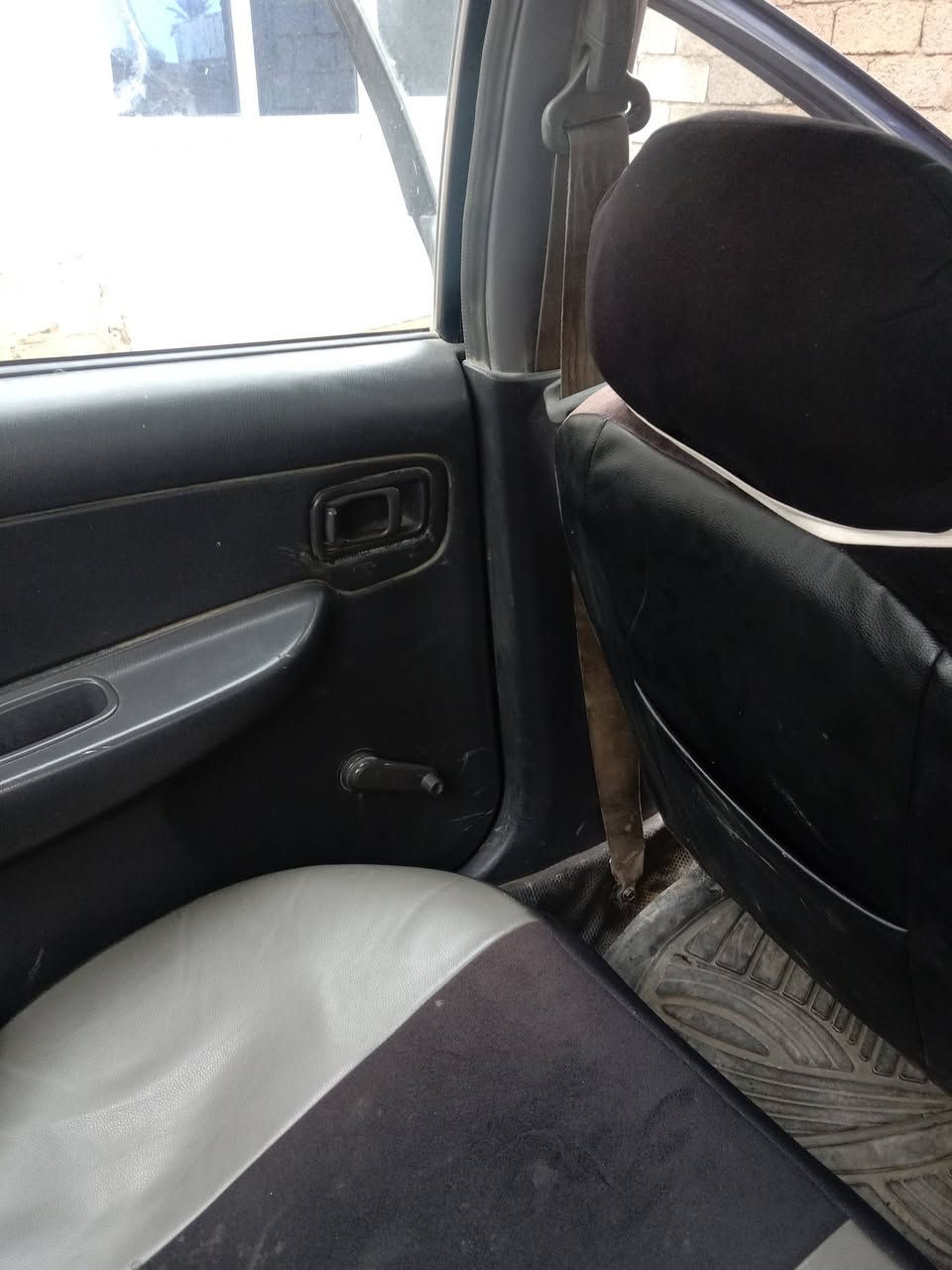 السلام عليكم للبيع نيسان سني موديل 1997كير عادي محرك 18قبق اسود نوزل. مو كابريته فول عادي صدر جديد كهربياته شغاله من الطول لطول سياره جاهزه فقط تبخير قليل بلمحرك  سياره جارده فقط  داخله جلد ونضافه فول. تايرات جدد بيع او مراوس حسب القناعه والسعر 37 مكان تكريت العلم   علماا  رقم بغداد مشروع وطني تتحول بتكريت   تحويل مباشر فقط  ***********
