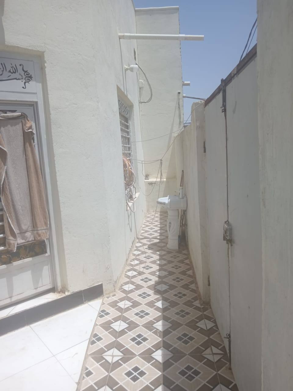 بيت مساحة 150متر
يحتوي على غرفتين نوم وصاله ومطبخ وسقبال مكانه حولي الجامعه مقابل بيت المرمر بنزلة المولده
***********
سعر 85
