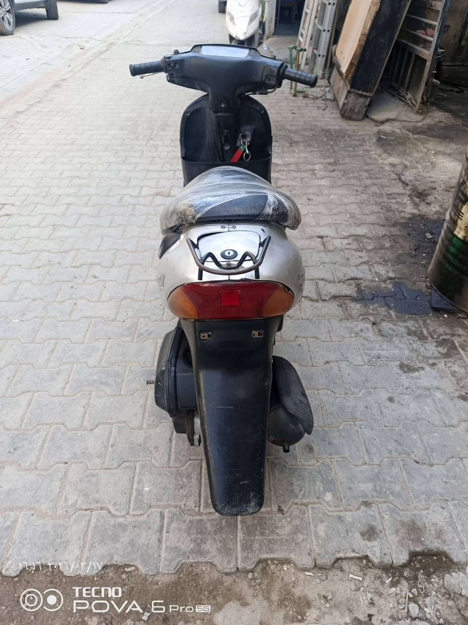 سلام عليكم دراجة 60 نوع سازوكي مسطرة دراجة كاملة كلشي كامل نقص مابيه اشاير باتري سلف هندر لايت بك لايت زنون كلة كامل تجي تاخذه كاملة بريكات زينه صالنصة والباتري جديدات دراجة شلعه وسرعه للبيع سعر 230 بي مجال قليل مكاني الحريه تواصل واتساب ***********
