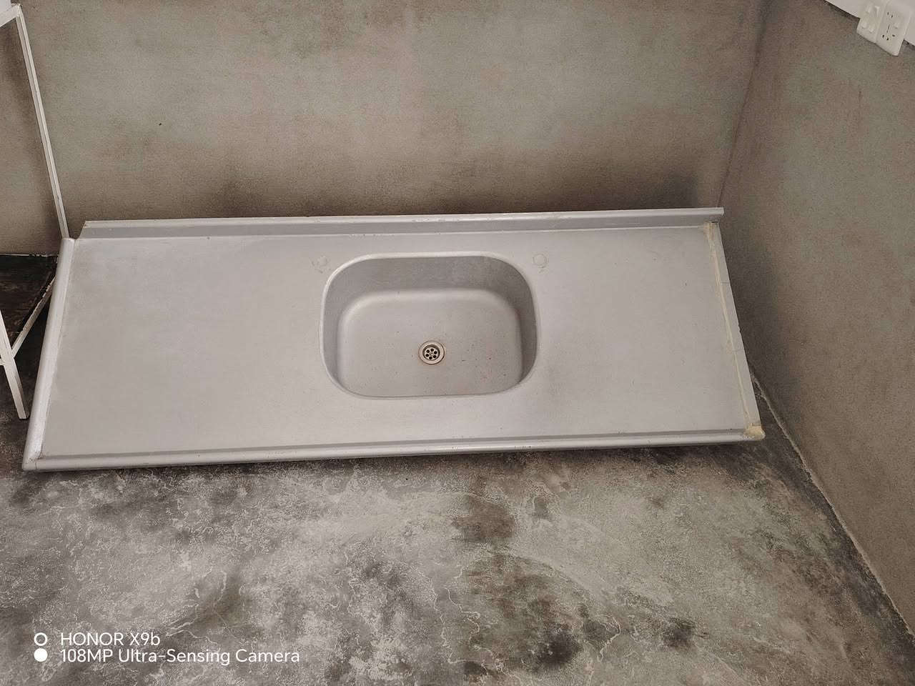 السلام عليكم ورحمة الله وبركاته  يوجد سنك للبيع +طباخ التواصل عل الرقم  ***********
