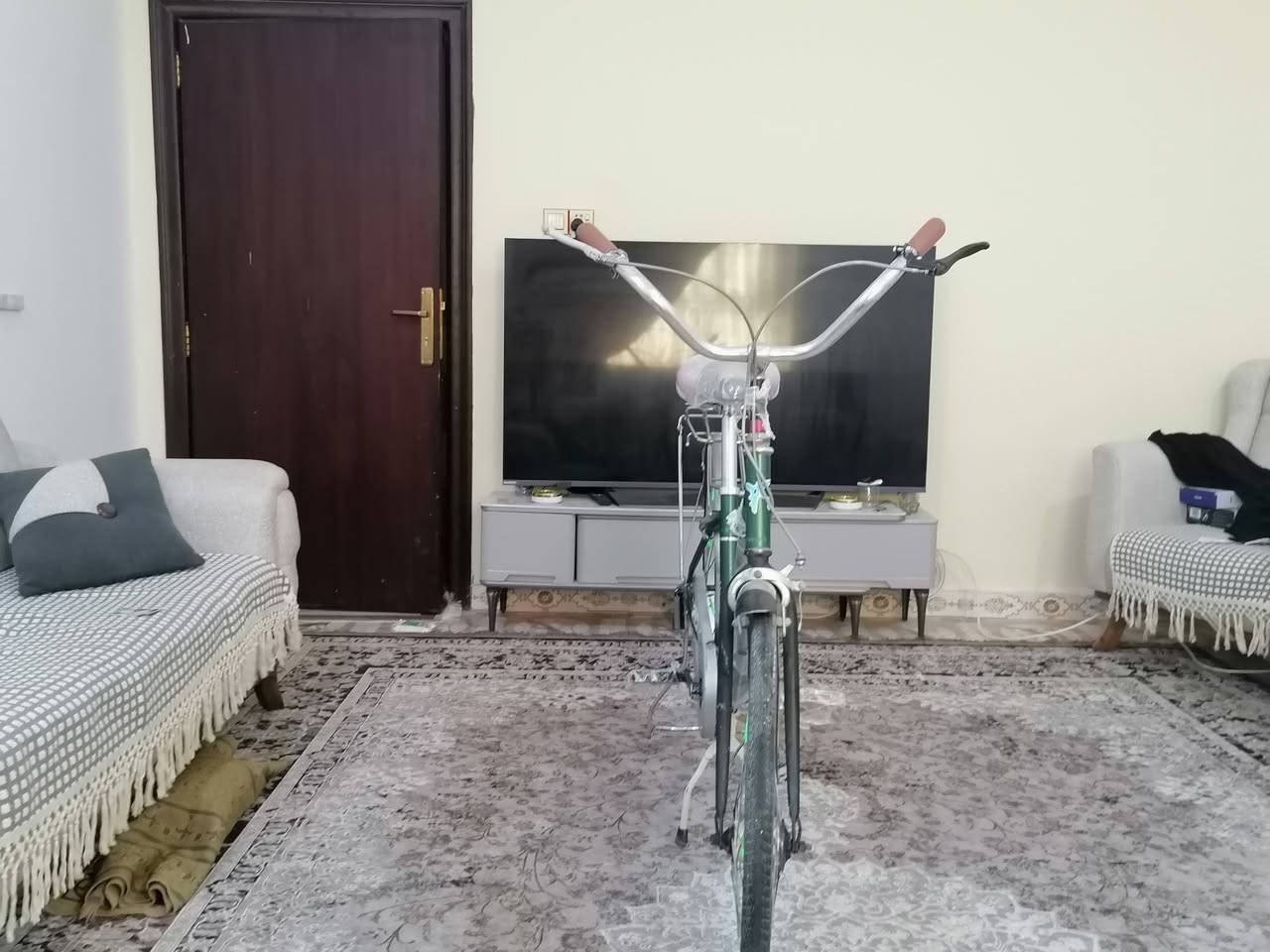 سلام عليكم  باسكال بطه حجم 26مديل 2019ياباني حاويه كله مختم بس شي واحد اخذ منه لاستاند لابيض وبي البريك يشتغلان ذنينه السعر 87وبي مجال80 الرقم ***********
لي مو شري لا يراسل وتحياتي الكم
