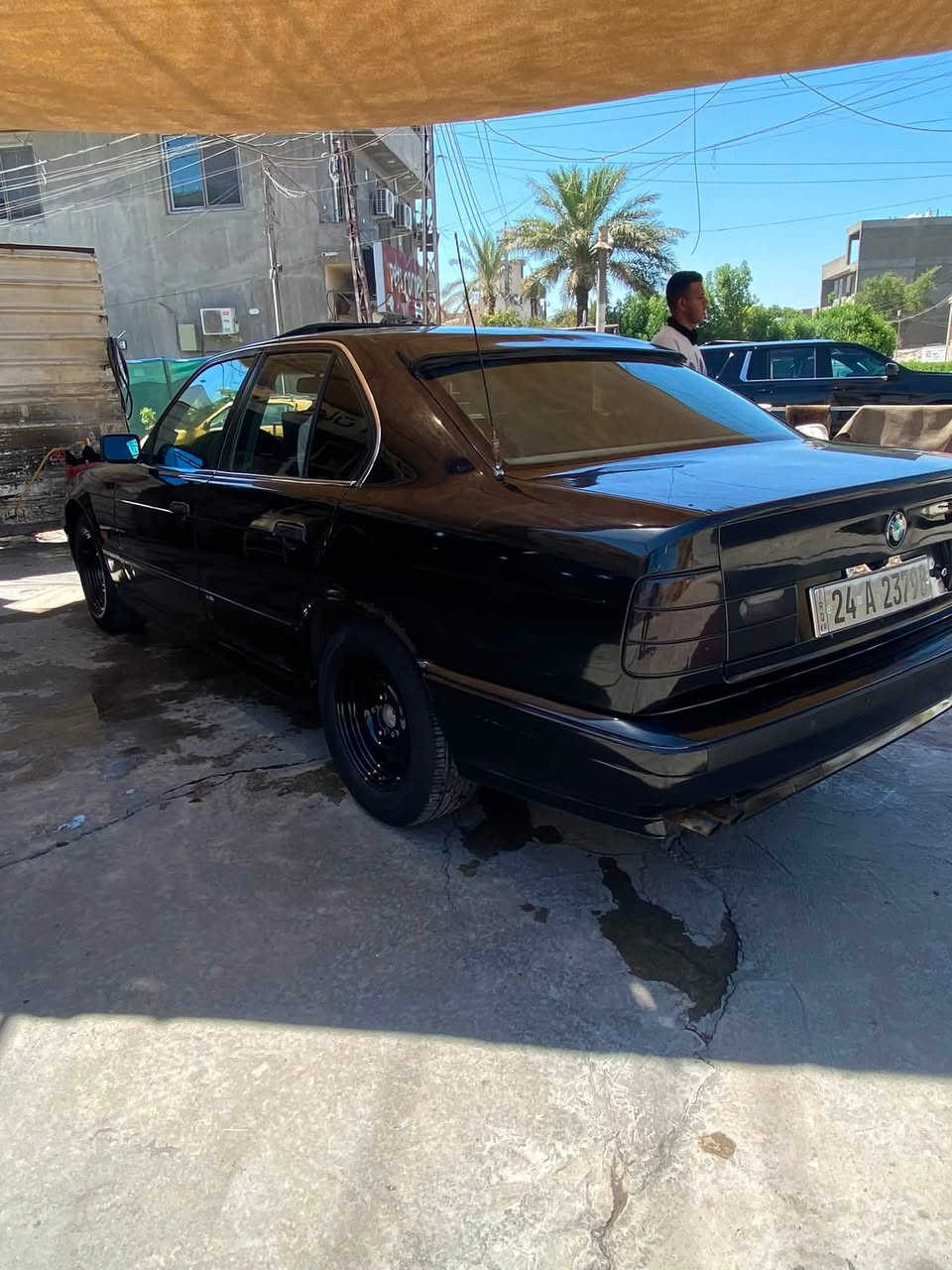السلام عليكم
بي ام  موديل 93 اصل مسكر فاينوس اصل كير اوتوو 
رقم دهوك بسمي تريد تحويل تريد وكاله 
مكفوله من اخياس بيها طخه جاملغ ايسر 
غرفة مخمل  
جام  كهرباء 
تخم تاير جديد صدر نضيف كلش 
دبل ايرباك دبل جكمجة 
كهرباء تشتغل بالكامل اي نقص مابيها
مكينه كير كفاله منضومة ماء جاهزه 

تبريد فقط محتاجة كمريسر 

صبغ جديد 

سعر 50 بيها مجال لشراي مكاني بغداد 

مراوس يرهم حسب القناعة

***********
