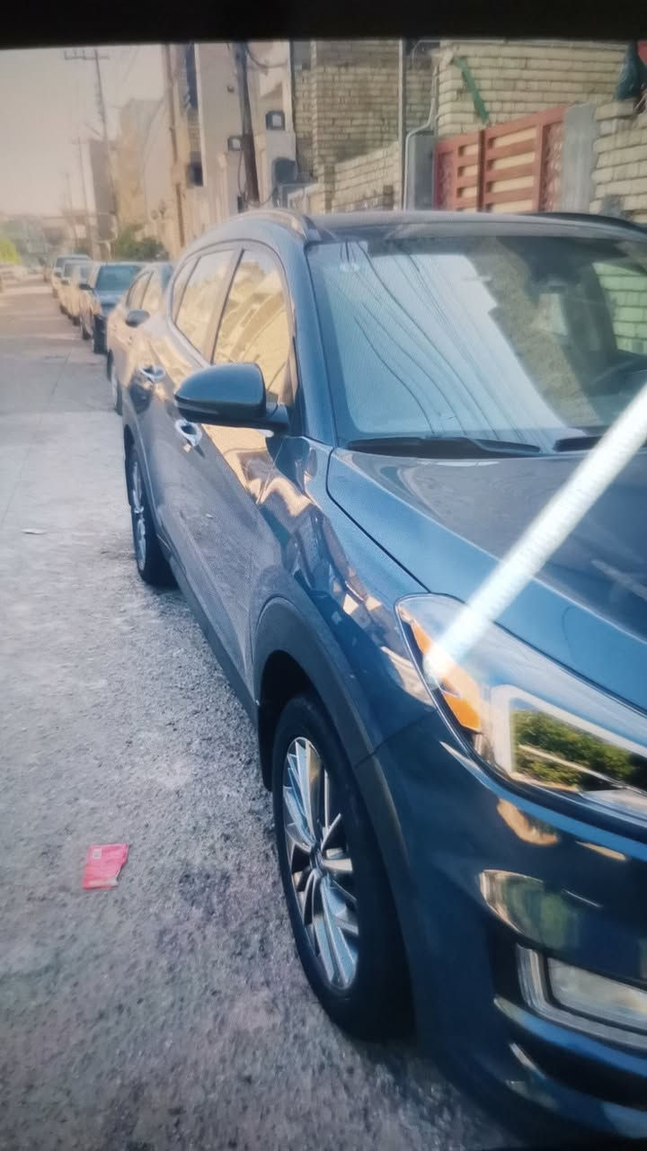 اسلام عليكم للبيع 
توسان امريكي موديل ٢١
فول مواصفات اعلى فئه هاترك 
سياره مكفوله فقط حادثه من امريكه بيه الباب الخلفي  صبغ
ودعاميه الخلفيه ايضا صبغ 
سونار موجود 
الغود وشواصي مكفوله 
رقم انكليزي بغداد
مكينه 2400gdi
تدفئه وتبريد بلاد
مقاعد اماميه تدفئه وتبريد
مقاعد خلفيه تدفئه
تبريد قطعتين امامي وخلفي
كامرات امامي وخلفي
محيطيه ٣٦٠
رادارات محيطيه
نقطه عمياء
سياقه ذاتيه 
شاشه وسطيه كار بلاي
منافذ شحن 
شحن واير لس
ماشيه ٩٠ ميل واقبل لزياده
بانوراما 
بصمه تشغيل
بوب اماميه بصمه
باب خلفي كهرباء ذكي
كير اوتوماتيك وعادي
ستيرن فول تحكم
خمس عدسات 
لد نهاري وليلي
كروس سرعه
توقف ذاتي
ستيرن حياكه بلاد
كراسي جلد بلاد و
مراه وسطيه معتم
وبعد بيه اهوايه مواصفات سياره حلوه وبل عافيه على ياخذه 
اي استفسار *********** وبي واتساب مفتوح 
بك لايت لد
سعر 185$ وبيه مجال
