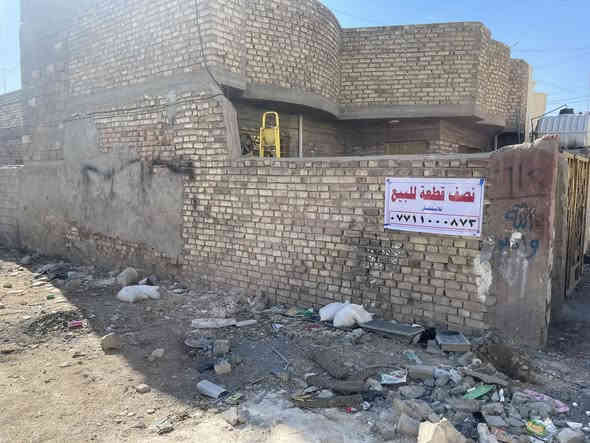 نص قطعه للبيع مساحتها ١٠٠ عرض ٥ نزال ٢٠ موقعها بمعسكر البلديات الارض زراعي  السعر المطلوب ٥٠ وبيها مجال للاستفسار اكثر تواصل على الرقم ***********
