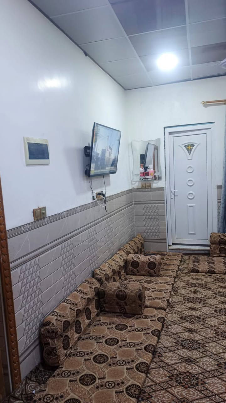 السلام عليكم بيت مساحه 200م البيع البيت قريب شارع ابو 30 قريب عله الوجعان بيت جديد وجاهز بناء جديد البيت جميع الخدمات متوفره مطلوب اسكان الاستقطاع الكتروني تريد تحويل او اقرار في المحكمه يرهم نقد ويرهم مراوس بيت ويرهم مده معا مقدمه للاستفسار الاتصال ع الرقم ***********
