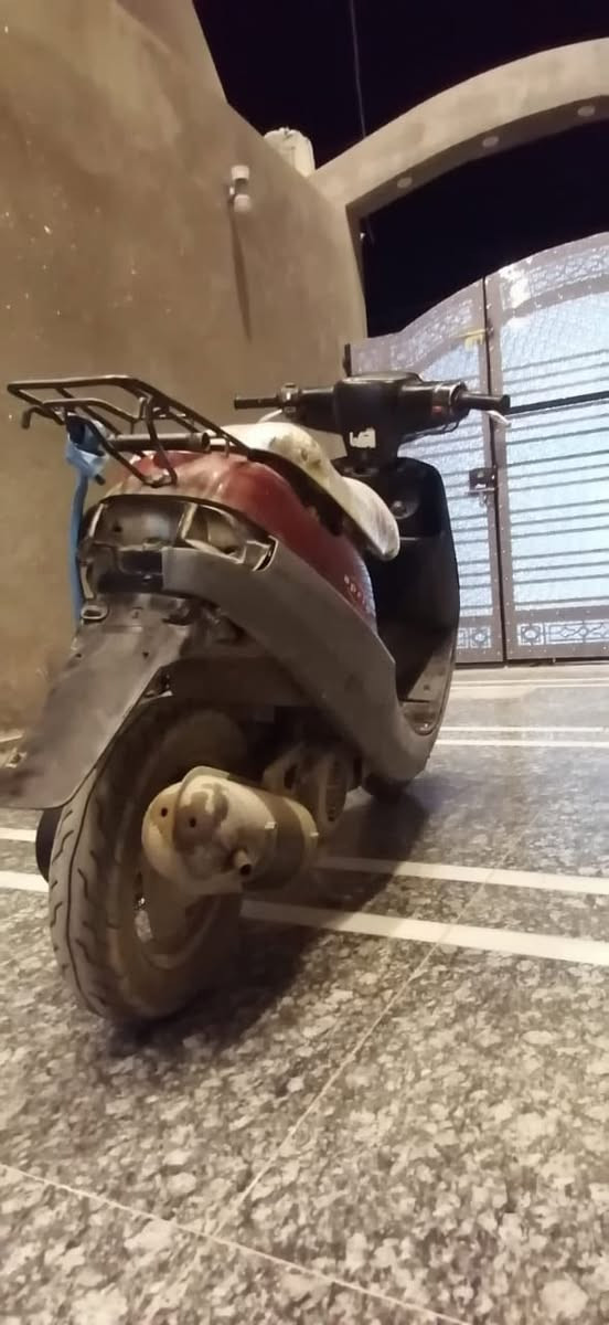 السلام عليكم دراجه بتره للبيع مفتوحه عوزه ترسبات بسيطه 
شغاله كهربائيات شغاله السعر 170 وبيه مجال مكان حي اور ناصريه ***********
