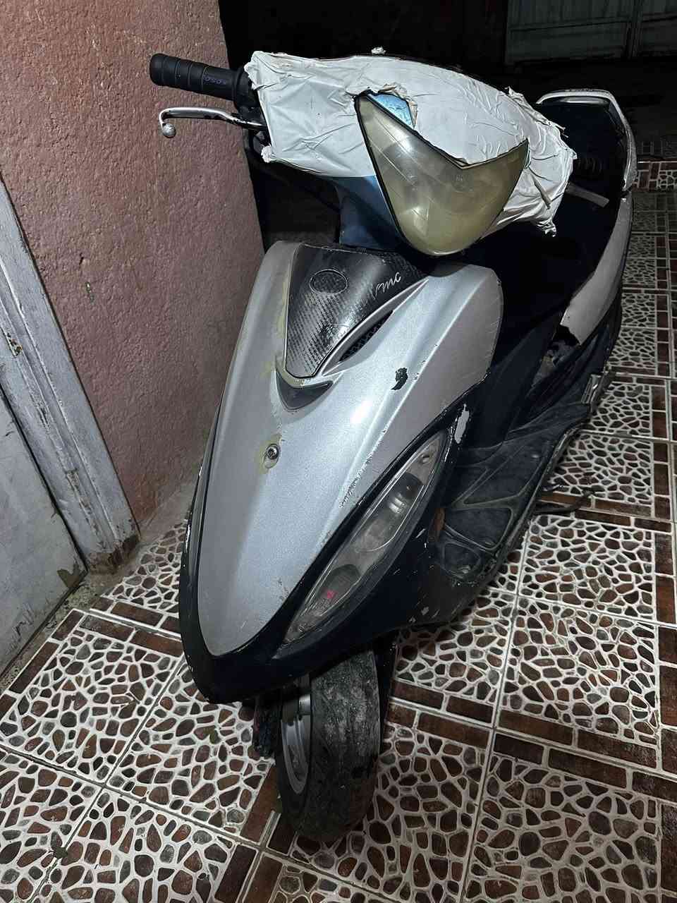 المكينه مجفته مرتين بيها كسر بسيط بالكفر مثل ماموضح بالصور وقبق البانزين معلگ مرات يفتح تكدر بدرنفيس او تسويه بكيفك السعر 275 وبيها مجال حك الجيه 

مكاني رفاعي تقاطع الملعب 

الرقم:***********

واتساب :***********
