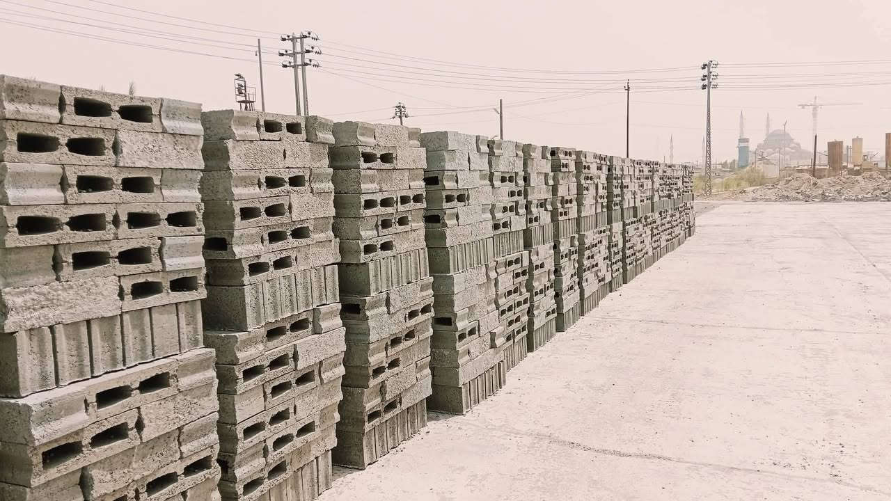 بلوك الفلوجه حي الصناعي درجة اولى  كرين وكلب 20سانتيم ب570داخل الفلوجه واصل وابو 15سانتيم ب 540واصل وابو 12ب480واصل بكرين بلوكه درجه اولى ***********
