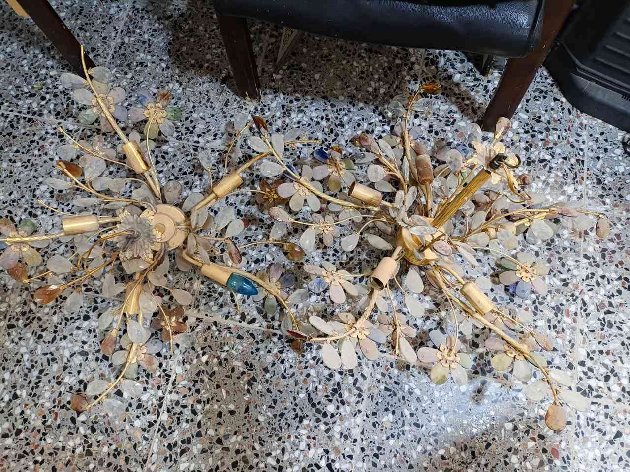 السلام عليكم..للبيع ثريات عدد 2 يحتاجن كلوبات شرط الشغل اللون ثابت يرادلهن تنظيف ..السعر 35 الف


**إذا كنت صاحب هذا الإعلان وتريد حذفه لأي سبب، رجاءا أرسل رسالة إلى الدعم الفني**