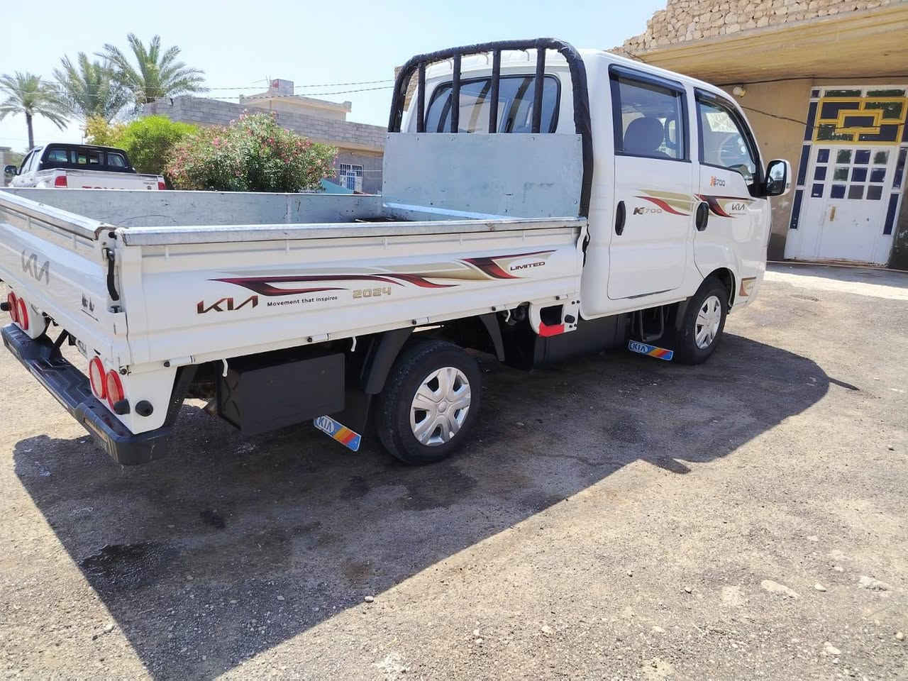 كيا دبل قمارة 2024 ماشية 50 رقم بغداد مكفولة السعر 170وبيها مجال ***********
