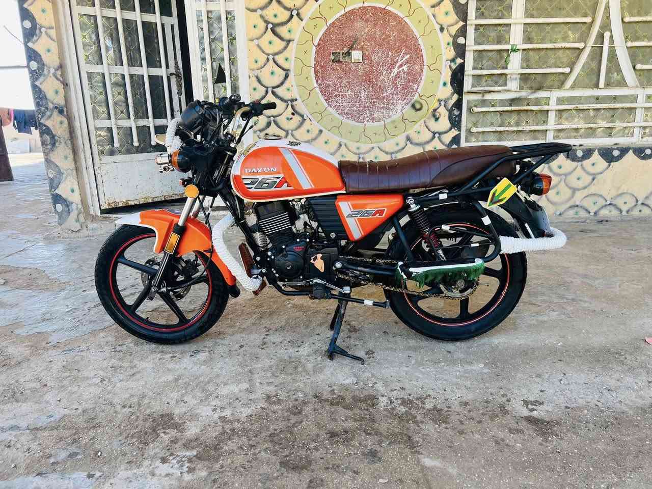 سلام عليكم دراجة دايوان للبيع موديل 23 أوراق اصوالي دراجة مكفولة كفالة عامة  كهربائيات كاملة أي نقص مابيهةً كتابة حمرة.  شرط. انضف من الصورةً السعر مليون 500 وبيهة مجال. ***********
