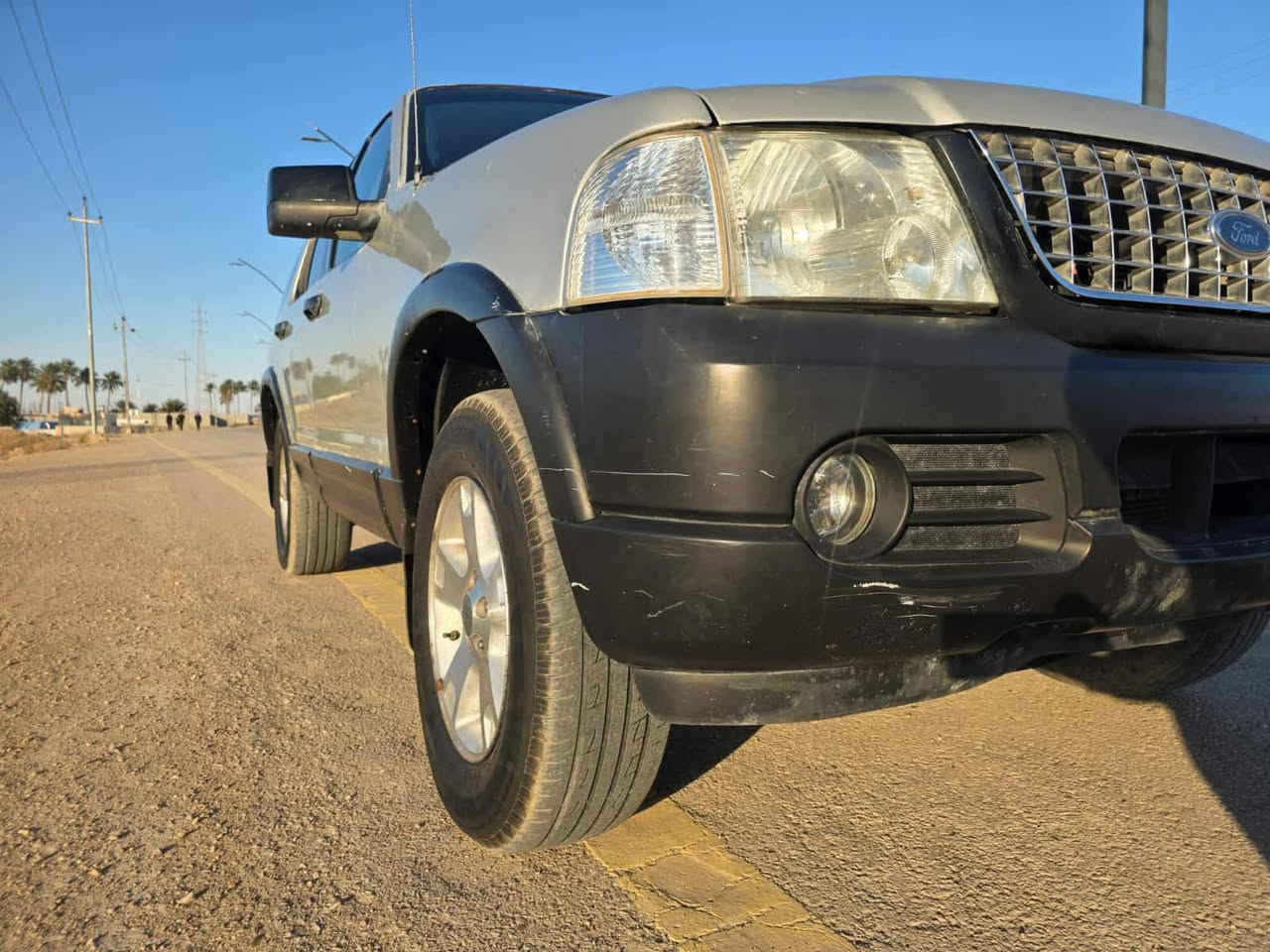 السلام عليكم ورحمة الله 
اكسبلور 2005 مزاد الداخلية تترقم انبار معاملتها ببغداد

هاي السيارة مراح تشوفها مرتين 
كير جديد 
مكينة جديدة
باور ستيرن جديد
داينمو جديد
بطارية جديد
كارت تبريد جديد
ادامة لتبريد السيارة 
تايرات امامي جديد
فلنجات امامي جديد
بوربون جديد امامي
فيت بمت امريكي ضمان سنه جديد 
كاميرا اصلية جديدة 
تشيش الراديتر مي اصلي
تنته جديده 
ماطور زراكات جديد 
شاشة 
تبريد 4 قطع شغال
كشنات بلادي تلمع 

صرفها بالبانزين كلش زين متصرف 

بلادي بدون صبغ بدون كلشي 

ترايك للبصرة 
السيارة جانت مشروع تزويد سباقات بس مرهم
سعرها 75$ بيها مجال بسيط جداً 

مكان السيارة بغداد 
***********
