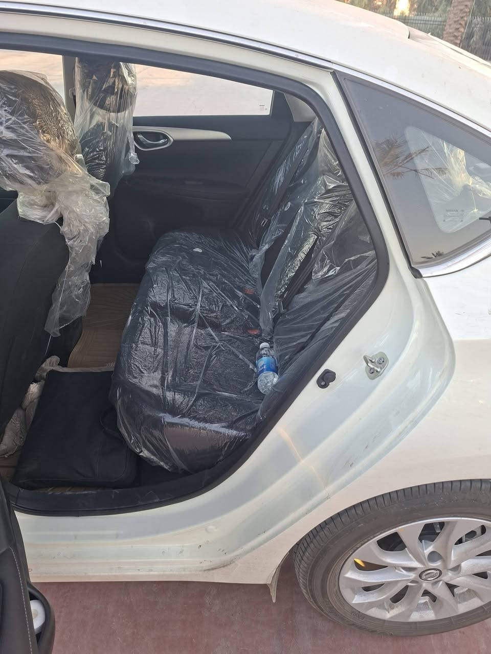 السلام عليكم نيسان سنترا خليجي موديل ٢٥ ماشيه ٨ الف رقم شمالي بوضع الزيرو السعر ١٢٥ قفل مكان السيارة بغداد للاتصال ***********
