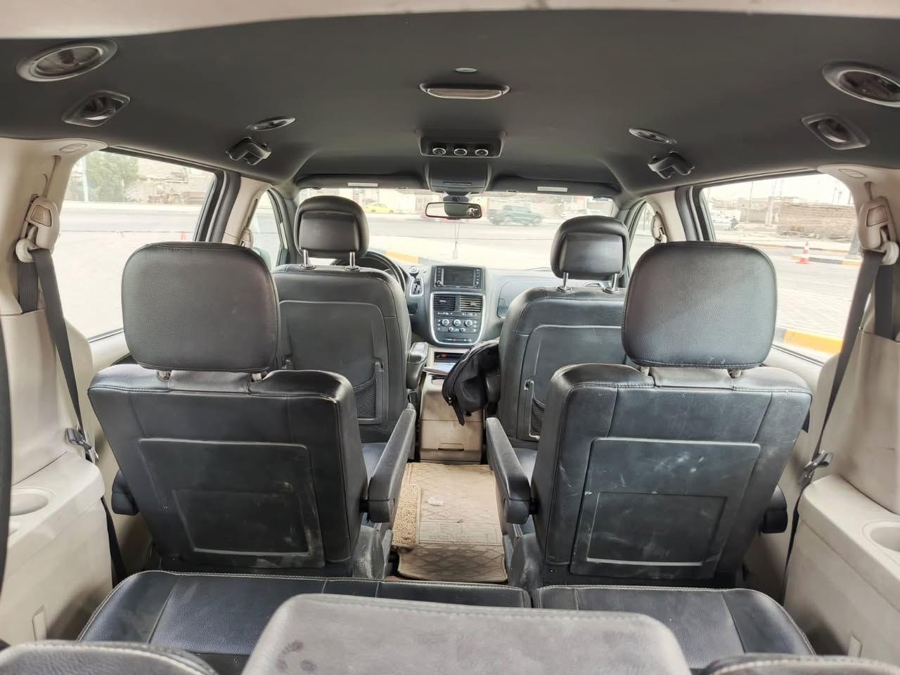 دوج كرفان مديل ٢٠١٧كفالة عامة حادثها تقرير فول مواصفات تشغيل عن بعد بيبان كهربائية رقم جديد هزة جديدة شرط تحويل جاهزة من كلشي سعر ١٧٠ وبيها مجال قليل ***********
