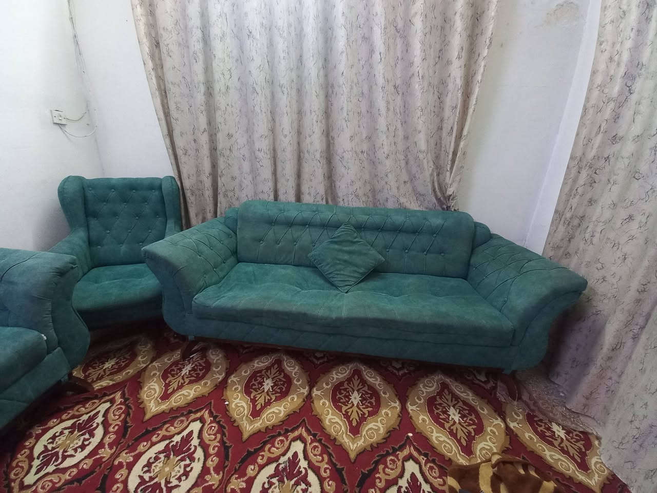 تخم ٨ مقاعد قنفتين كبار + قنفتين ام النفر مكان بغداد حي العامل  ب٣٠٠ الف 
مستعجل شراي يتصل ***********
