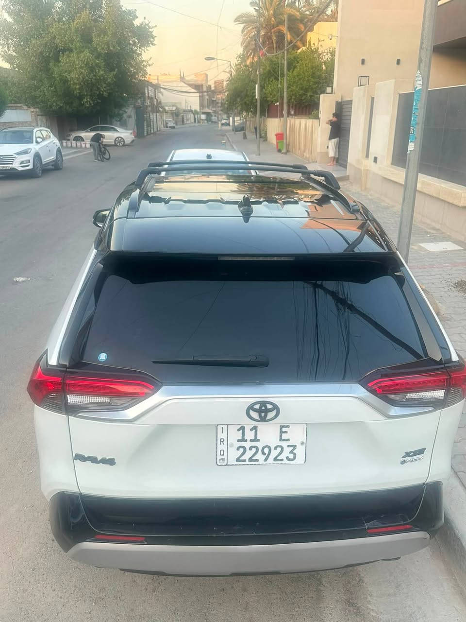 السلام عليكم 
راف فور هايبرد فول مواصفات  xse   تو كلر ( لونين ) 
امريكي 

كلش جديدة ونظيفة ❤️ رقم بغداد بأسمي 

فول مواصفات بعد ماكو شي اعلى منها 

حادث موضح بالصور 
صبغ جنطة + شي بسيط من الجاملغ
وبنيد بارد 

ماشيه 26 الف كيلو  / شي بسيط ماشيه بالعراق 

سعرها 285 $ وبيها مجال 

مكاني الاعظمية 
*********** / ***********
