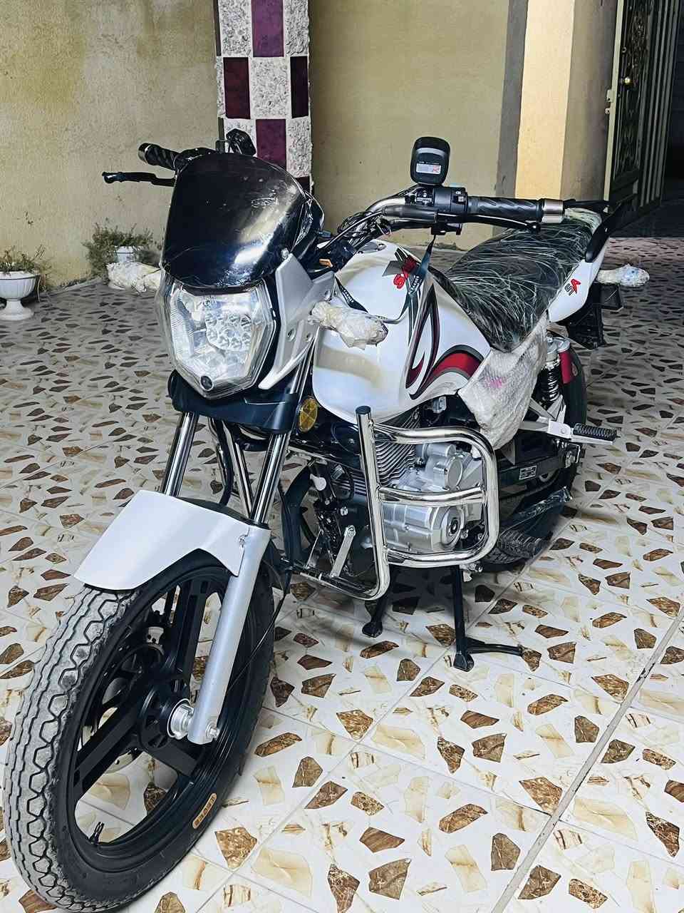 السلام عليكم.
للبيع سنكي ٢٠٢٥مكفول كفاله عامه 
ماطور بعده وضع شركه فول ممفتوح برغي منه 
السعر ١٦٠٠
 
***********
