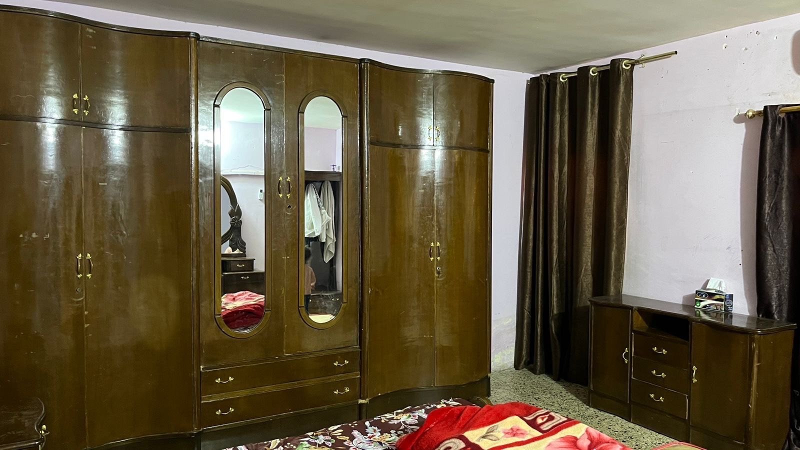 غرفة صاج تكمة بس الجرباية يرادلها شويه تعديل من جوه وصبغ 