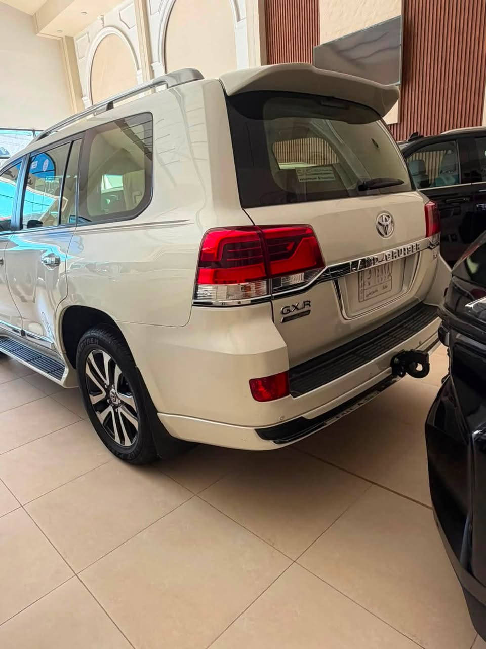 سلام عليكم لاندكروز موديل  2019 GXR ساس 
بيهة قطعة صبغ بل بنيد اثر طابوكة واكعة ع بنيد وصار صبغ بيهة محلاضات بسيطة السعر 450 $ 
مكاني بغداد معارض النهضة 
***********
