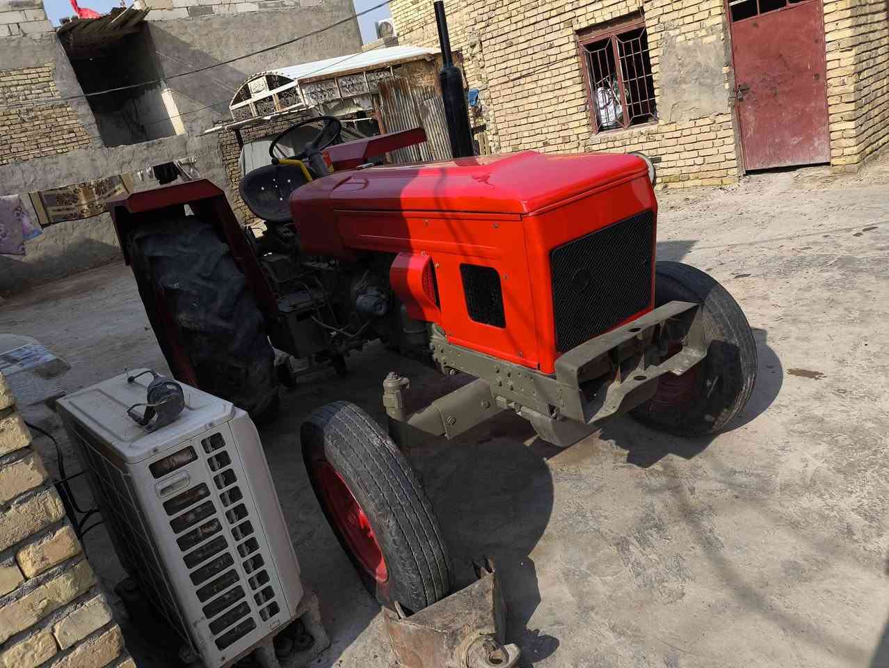 السلام عليكم دركتل عنتر موديل ٨٨بدون رقم جاهزة محرك لا تنقيص ولا تبخير كير اكسن  هيدروليك بم كلة مكفول كهربائيات شغالة سلف داينمو راديتر كلة جديد جاملغات تزكام كشر جديد مكاني ميسان الشراي يتصل مكينة مناسبة ***********/***********
