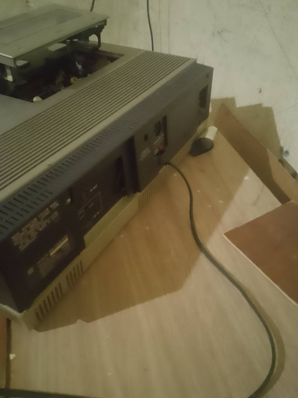 فيديو كاسيت 7000 ونص ناشونال واقفه الكهرباء على ارجع فيوز يحتاج  سعره ب 50 الجهاز نظيف الساعه شغاله


**إذا كنت صاحب هذا الإعلان وتريد حذفه لأي سبب، رجاءا أرسل رسالة إلى الدعم الفني**