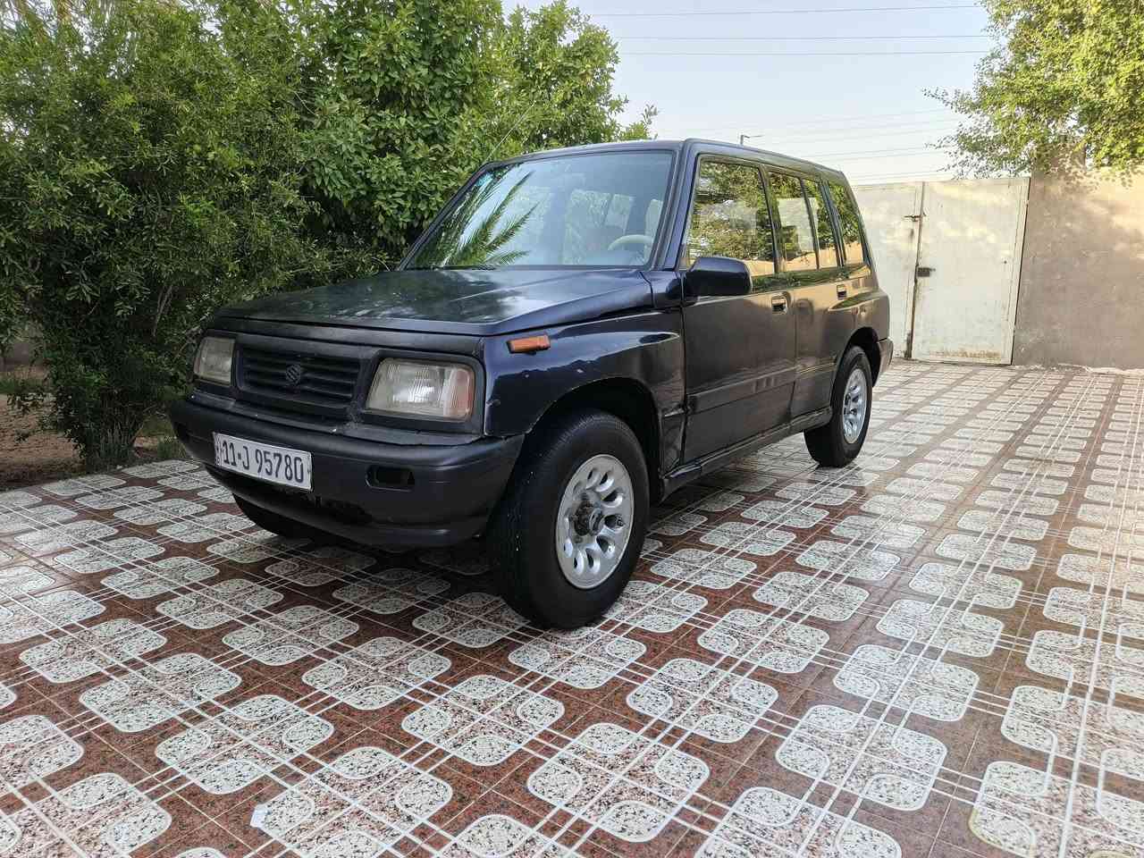 السلام عليكم سيارة سازوكي للبيع موديل 94 رقم بغداد الجديد  محرك لا صرف ولا تبخير كير جديد حاوية  تخم تاير جديد منظومة بريك جديدة إدامة كاملة فور ويل شغال كشر السيارة مكفول لا ضربة ولا صبغ ولا تبديل السعر 35 للاستفسار ***********
