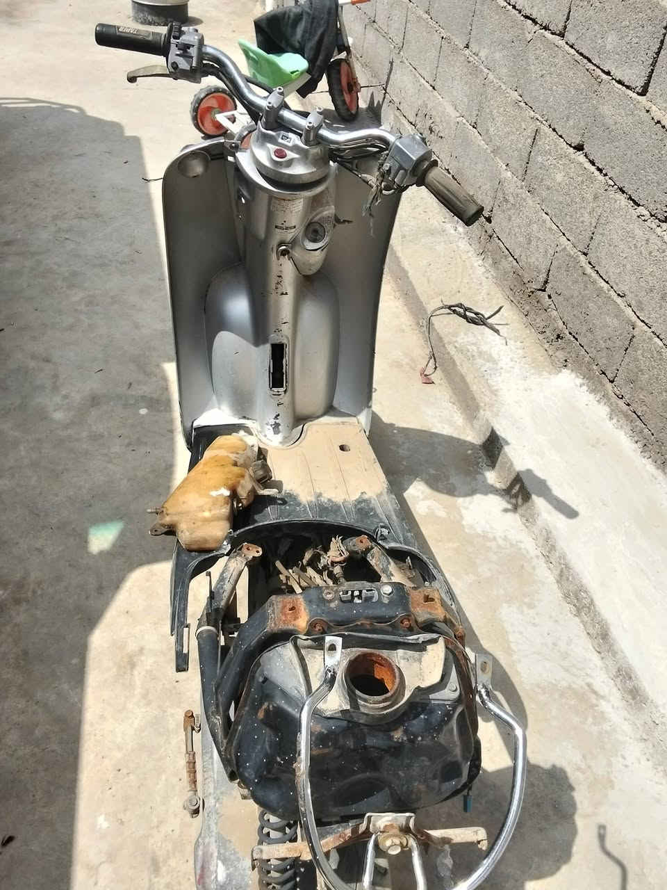 دراجه للبيع كلاسك كوم حديد 50بكاني حي نصر رقمي ***********
