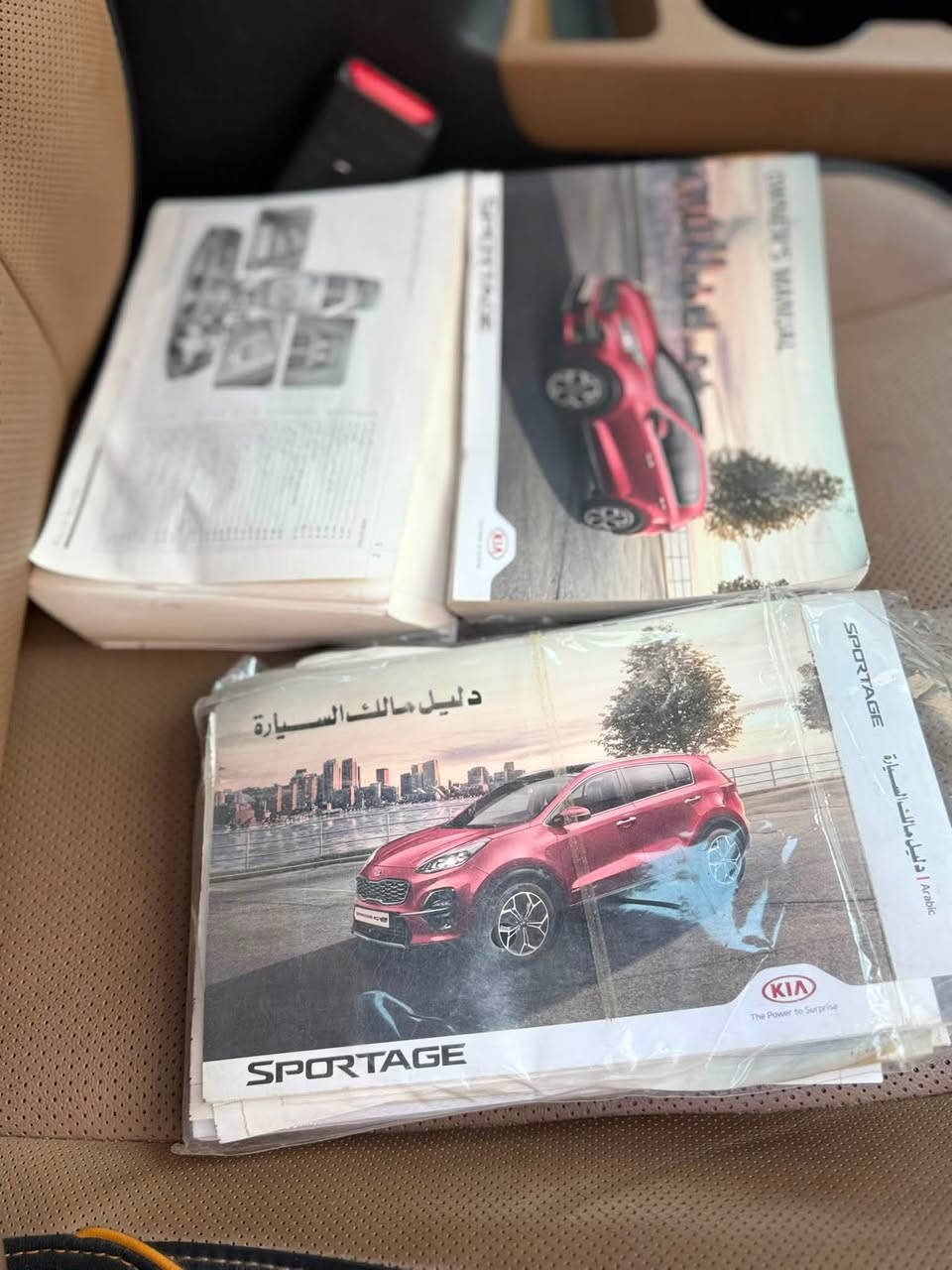 السلام عليكم سبورتج للبيع موديل 21 خليجي جي تي لاين مكفوله السياره لا ضربه ولا صبغ ولا تبديل السياره بسمي واني ثاني مالك الله شاهد جديده مكينه كير تبريد كله ع البلاد ماشيه 40 حقيقي السبير والجك مانازلات ع وضع الشركه وكله مصوره كدامك كتلوكات الشركه موجودات السياره فول بدون تفاصيل معروف الجي تي لاين العنوان بغداد الكرخ هـ***********
السعر 220
