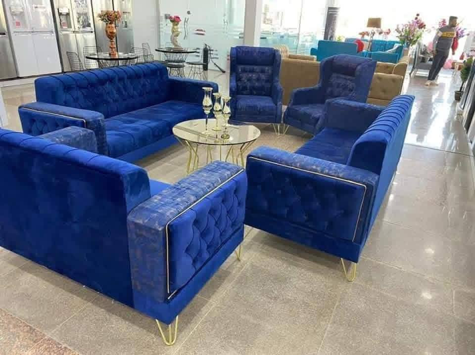 كل ماهوه جديده من معمل الشمري للديوان والتخم  🙏يقدم لكم ديوان حسب الطلب 👍🏿مواصفات الديوان 😘بلوك اسود 👍🏿خشب جام 🎛اقماش تركي الاسفنج مميز اول  حسب طلب الزبون 🤝من حقك الزبون يجي يشوف الهيكل  الديوان قبل التنجيد ☀️ اليوم سوينه خصم بسعر المتر. يعني صار سعر المتر110الف  مع ظمان خمس سنوات 🤜
مع هديه  طبله وسط الديوان 👊
كما لدينا كادر متخصص لقياس الديوان ✍️
الاتصال عله رقم التالي  ***********
