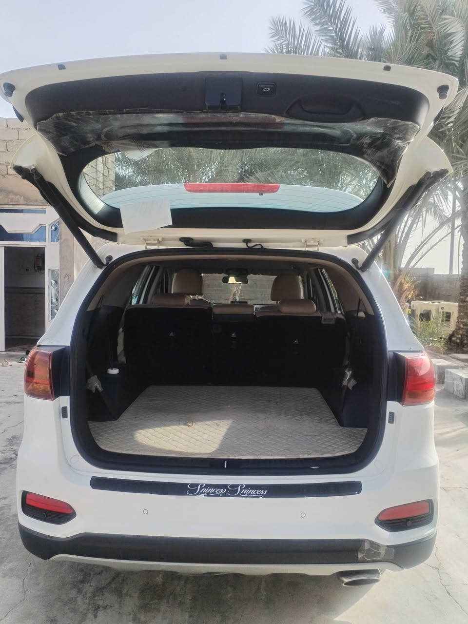 سورنتو ٢٠١٨ للبيع 6سلندر معروضه 230بيه مجال قليل ***********
