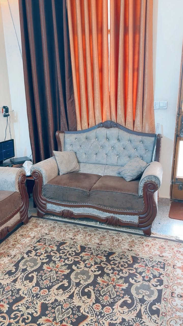 تخم 9 مقاعد للبيع السعر 400
ميز طعام السعر 110 مكاني الاعظميه هاتف ‭0781 122 9775‬
