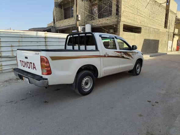 سلام عليكم عندي بيكم تويوتا هيلوكس موديل 2008سياره مكفولة من صبغ وتبديل وكير والمكينه مكفول سياره تخم تاير جديد صدر جديد خلفي وامامي رقم بغداد الدولي بسمي سنويه السياره ماشيه 200للف حقيقي جديدة هزه جديده مكان سيارة بغداد الرصافة السعر 135وبيها مجال أن تصل عل رقم ***********
