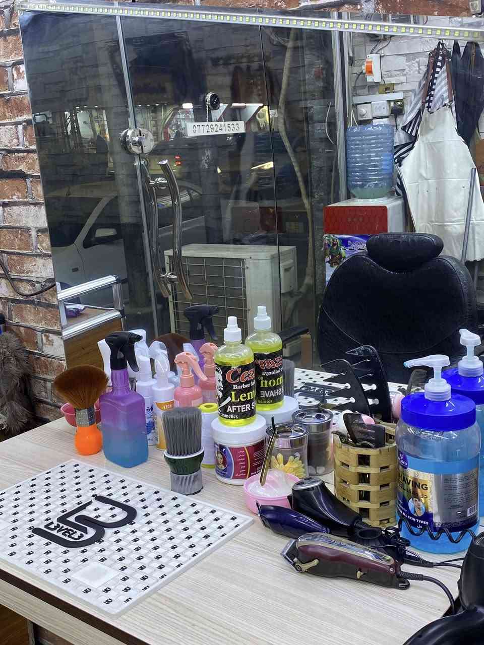 ميز حلاقه عدد ٣ للبيع للتواصل ***********
