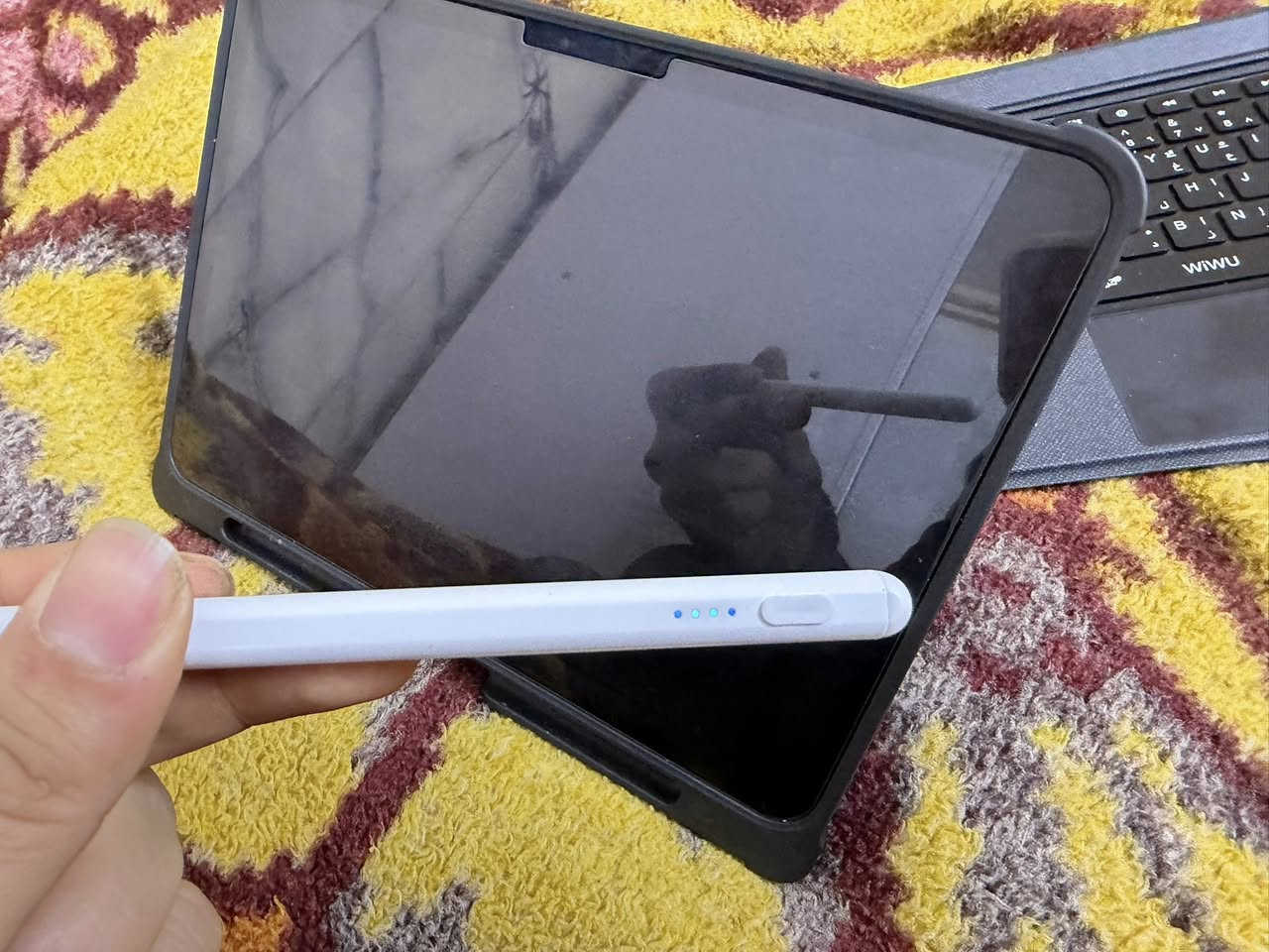 سلام عليكم 
ايباد M4 11pro
ايباد مشحون فقط 18 مره 
البطاريه 100 
النظافه 100‎%‎
ملحقات كيبورد وقلم وشاحن وكارتون 
بعده داخل الضمان لشهر ال9 
العنوان بغداد الشعلة 
***********
السعر 1250 وبي مجال كلش بسيط
