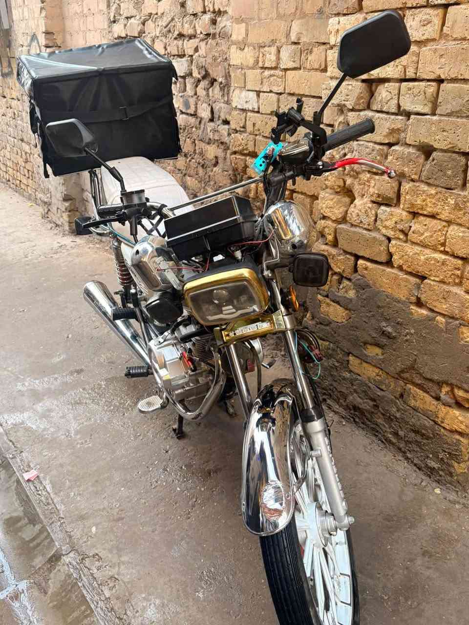 السلام عليكم دراجه ايراني دارجه حلوه وونضيفه جداً وياها بكس مطري وسماعات بلوتوث عاليات الدراجه تشغل وبجك للشغل
السعر 700 الاستفسار ***********
