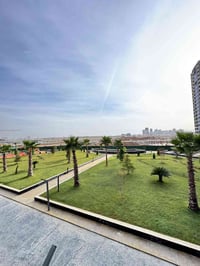 لالاف سن تاورز • ٧٥م • طابق ١٥